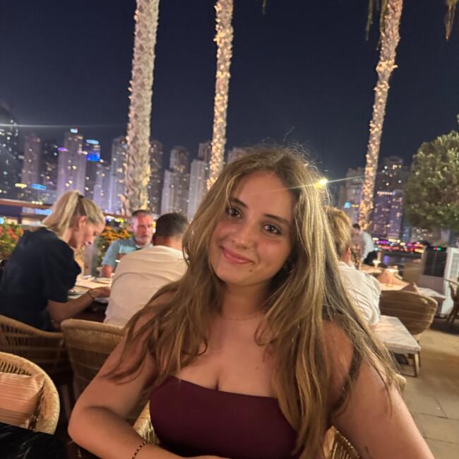 جليسة أطفال في دبي: Gia