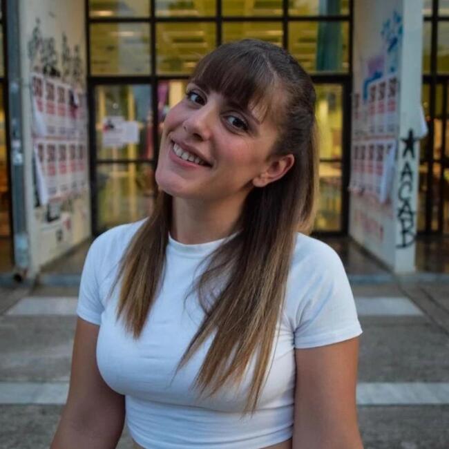 Babysitter in Pátrai: Σάρα