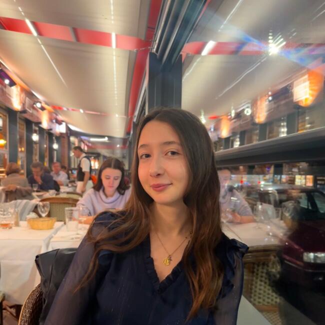 Babysitter in Le Havre: Ines