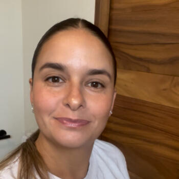 Trabajo para niñera en Medio Kilo: trabajo de niñera Carolina