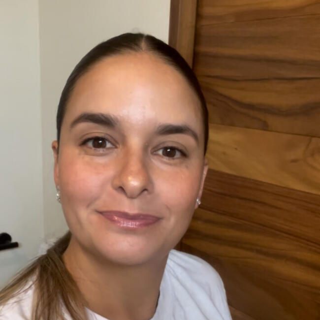 Babysitting job in Medio Kilo: Carolina