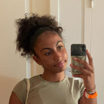 Babysitter in Paris: Hanaé