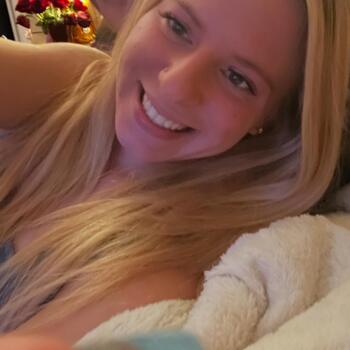 Babysitter in Hazel Park: Arianna