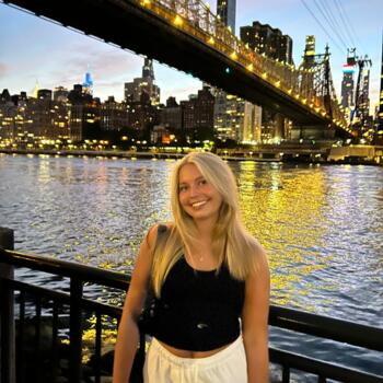 Babysitter in Stockport: Katie