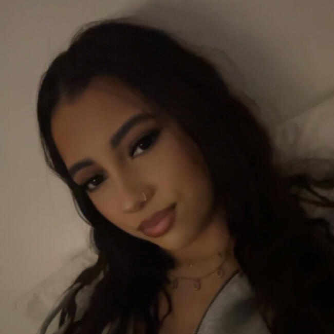 Babysitter in Vézeronce-Curtin: Louna