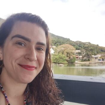 Babá em Meia Praia: Graziela