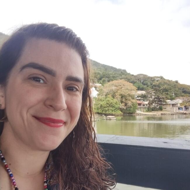 Babá em Meia Praia: Graziela