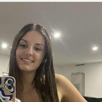 Babysitter in Saint-Vincent-de-Paul: Maeva