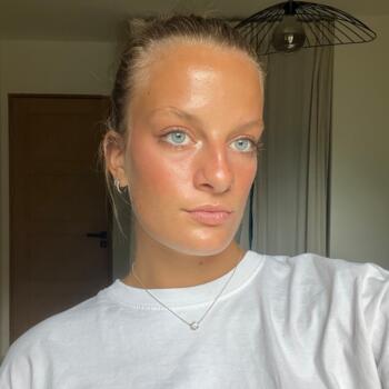 Babysitter Saint-Martin-de-Sescas: Mila