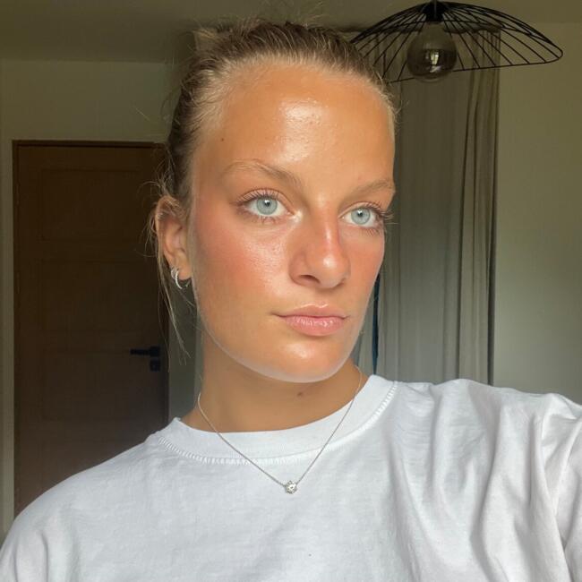 Babysitter in Saint-Martin-de-Sescas: Mila