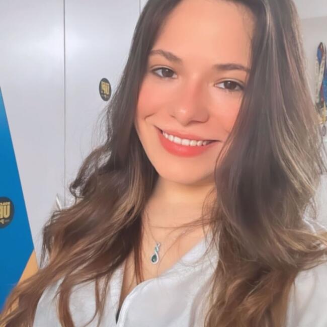 पुणे में बेबीसिटिंग की नौकरी: Ana Gabrielle Alves