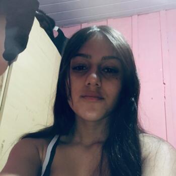 Babá em Piraquara: Thalyelli