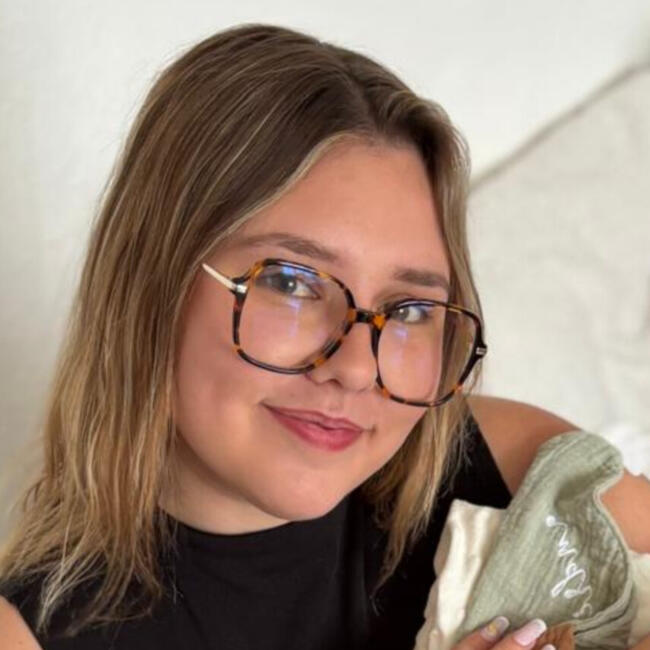 Babysitter in Péroy-les-Gombries: Pauline