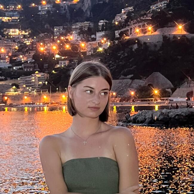 Babysitter in Beuvry: Loane