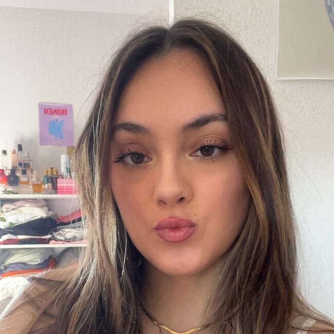 Babysitter in Mérignac: Kahina