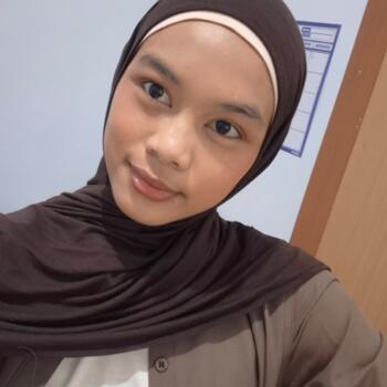 Babysitter Kota Bandung: Naya