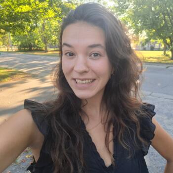 Babysitter in Montreal: Axelle