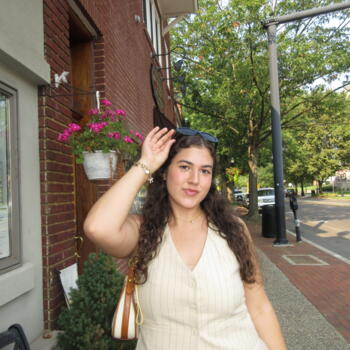 Babysitter Riverside Park: Gabi