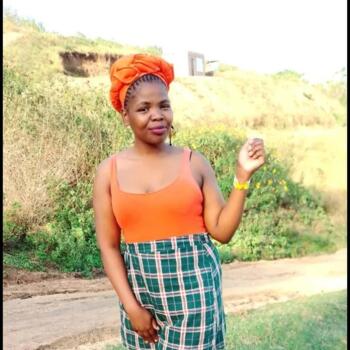 Babysitter Qiniselani Manyuswa: Mbalenhle