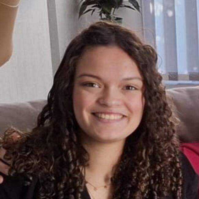 Babysitter in Pont-de-Buis-lès-Quimerch: Tara
