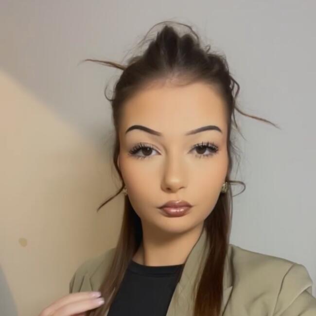 Babysitter in La Rochelle: Crystal