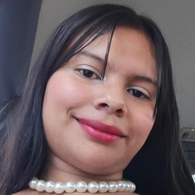 Babysitter in Aurora: Yini