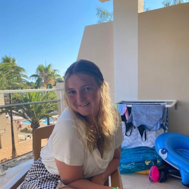 Babysitter in Paignton: Aimee