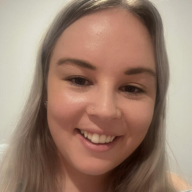 Babysitter in Melbourne: Chloe