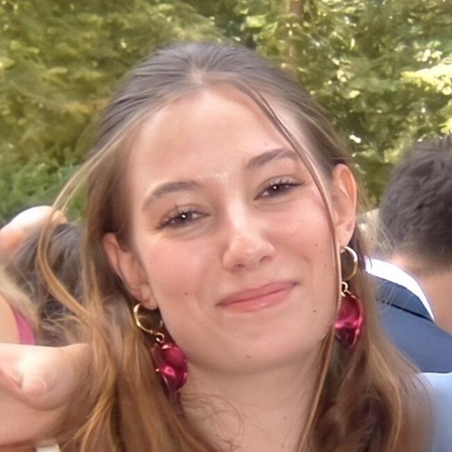 Babysitter in Bordeaux: Camille