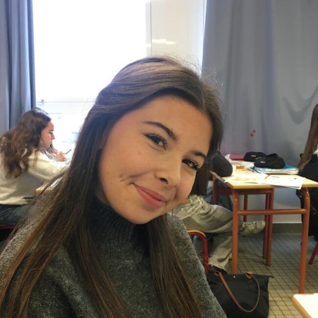 Babysitter in Nantes: Lola