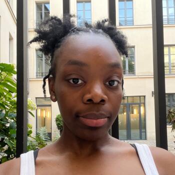 Babysitter in Le Bourget: Jade