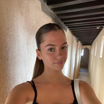 Babysitter in Saint-Médard-en-Jalles: Naïa