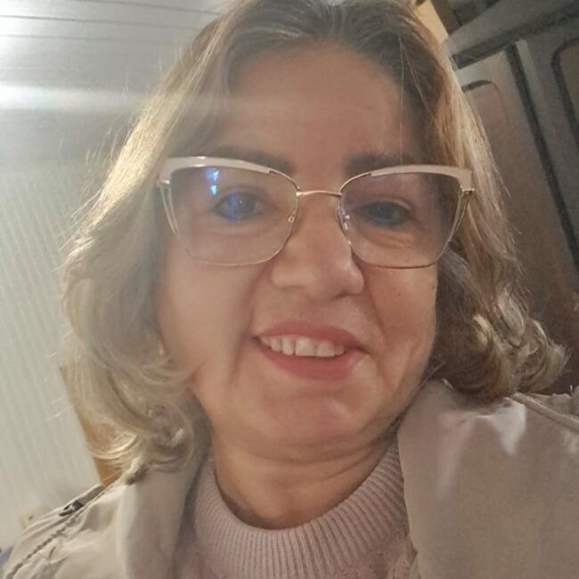 Babysitter in Caxias do Sul: Claudia