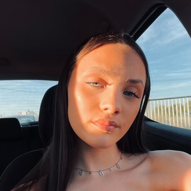 Babysitter in La Fare-les-Oliviers: Carla