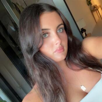 Babysitter in Gisborne: Summer