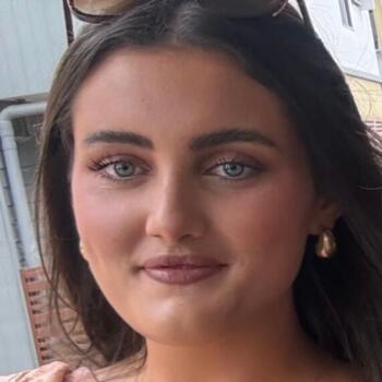 Babysitter in Gisborne: Summer