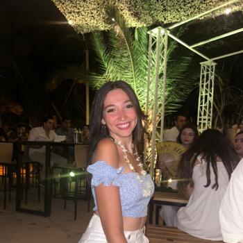 Babysitter in Paris: Donia