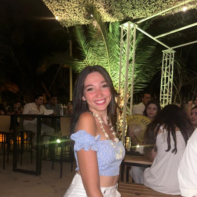 Babysitter in Paris: Donia