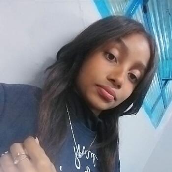 Babysitter in Monte Mor: Stefany