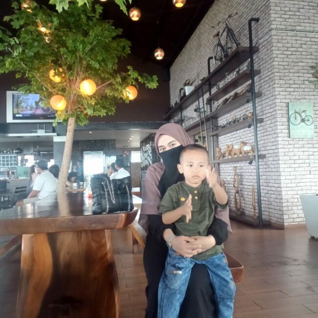 Lowongan pekerjaan babysitting di Kota Bandung: Indri puspita