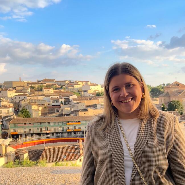 Babysitter in Roses: Laura