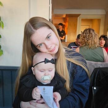 Babysitter in Camberley: Casey
