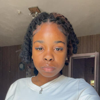 Babysitter in La Louvière: Sara