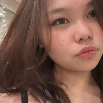 Babysitter in Singapore: Jules