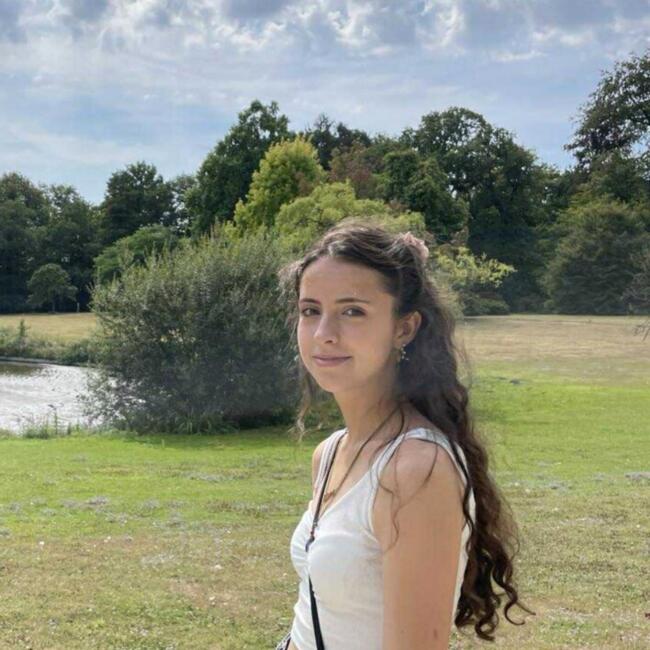 Babysitter in Brussels: Valentina