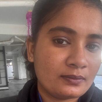 बेबीसिटर पुणे: Divya