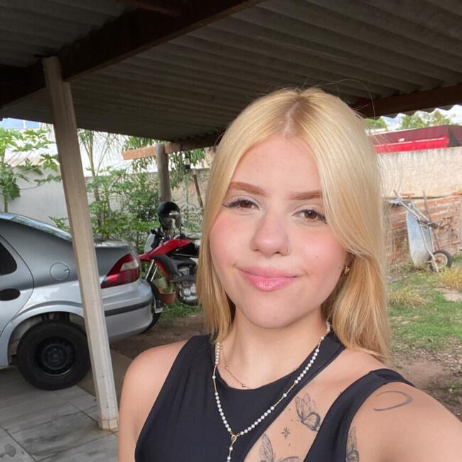 Babysitter in Marília: Julia