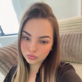 Babysitter in La Louvière: Chanelle