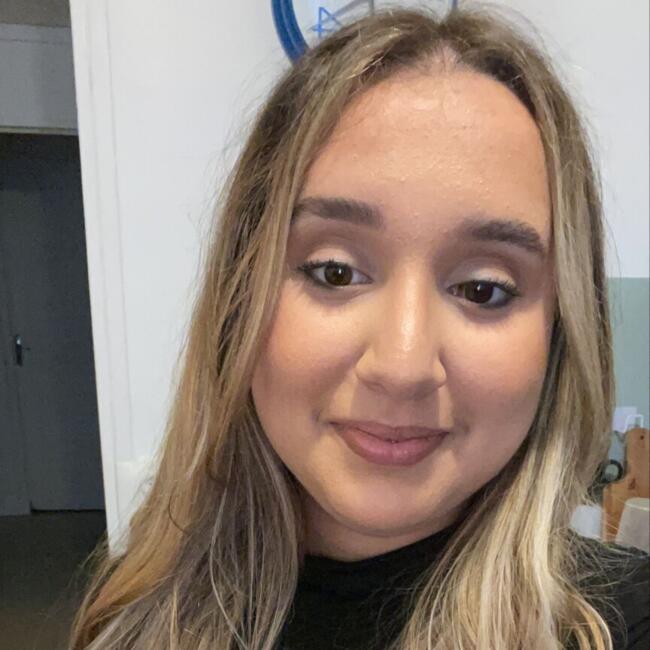 Babysitter in Nézel: Sheyma