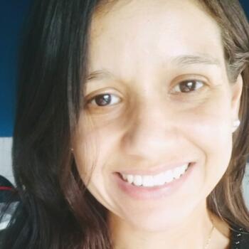 Babysitter Valparaíso de Goiás: Gislene